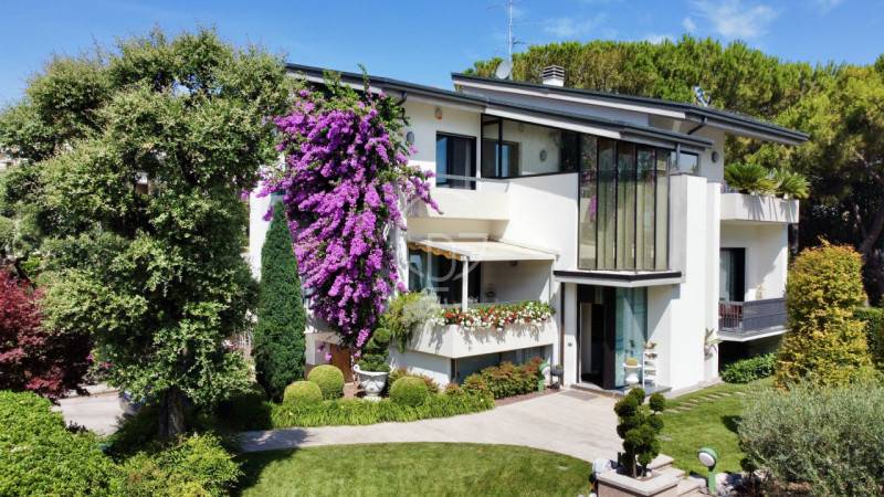 casa indipendente in vendita a Desenzano del Garda in zona Campeggio sul Vò