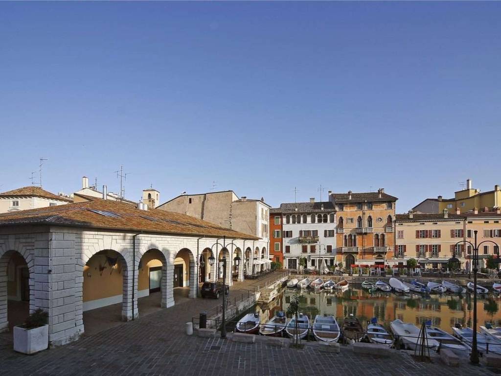 casa indipendente in vendita a Desenzano del Garda