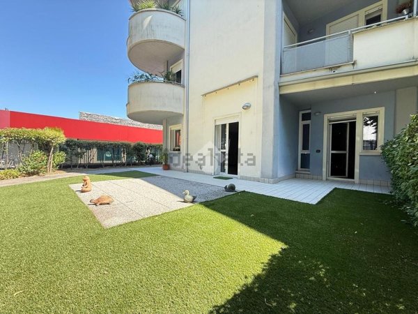 appartamento in vendita a Desenzano del Garda in zona Campeggio sul Vò