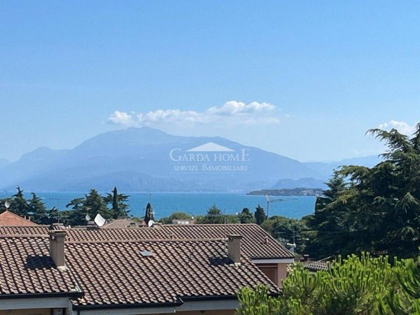 appartamento in vendita a Desenzano del Garda in zona Campeggio sul Vò