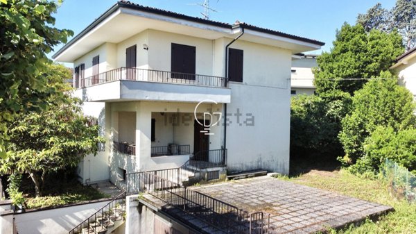 casa indipendente in vendita a Desenzano del Garda