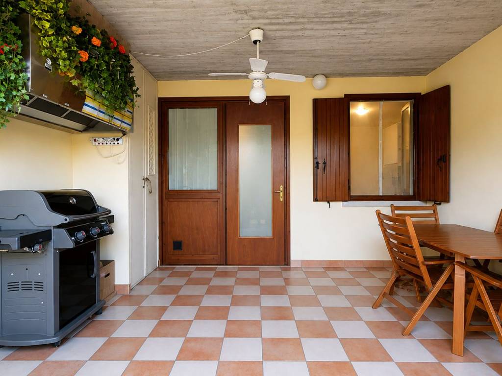 appartamento in vendita a Desenzano del Garda in zona Rivoltella