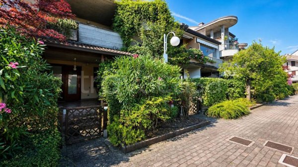 appartamento in vendita a Desenzano del Garda in zona Rivoltella