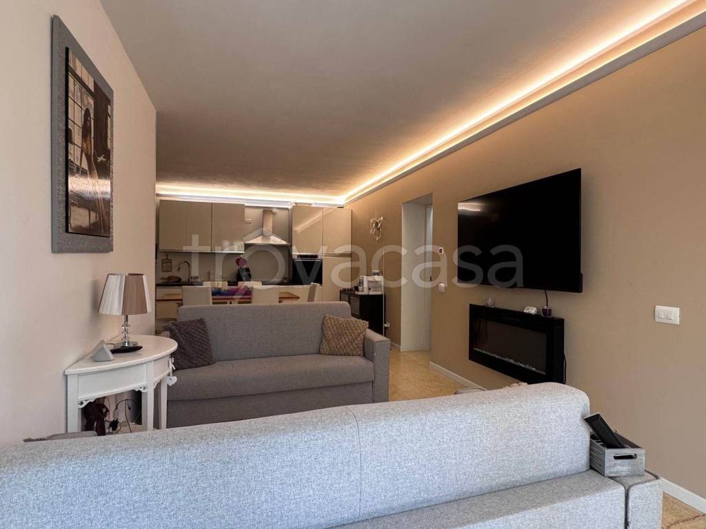 appartamento in vendita a Desenzano del Garda in zona Rivoltella