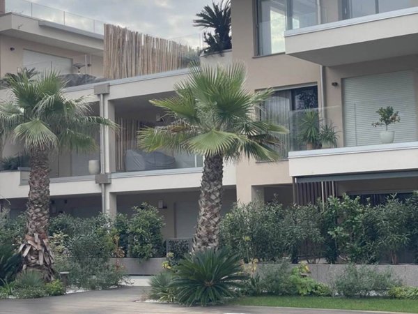 appartamento in vendita a Desenzano del Garda in zona Campeggio sul Vò