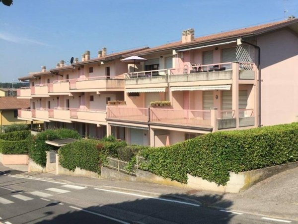appartamento in vendita a Desenzano del Garda in zona Campeggio sul Vò