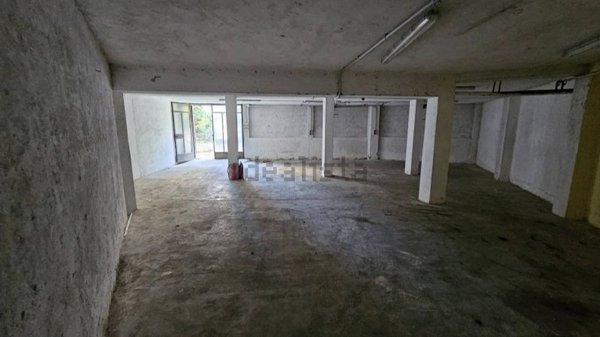 locale di sgombero in vendita a Desenzano del Garda in zona Campeggio sul Vò