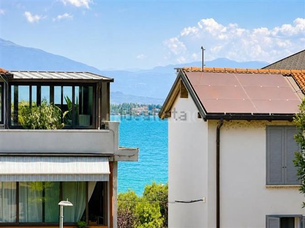 appartamento in vendita a Desenzano del Garda in zona Campeggio sul Vò
