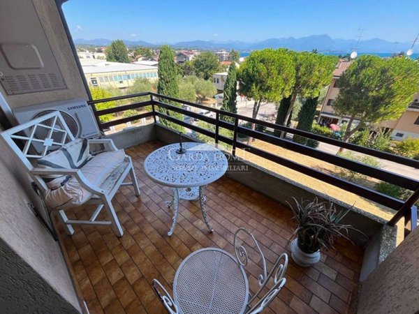 appartamento in vendita a Desenzano del Garda in zona Campeggio sul Vò