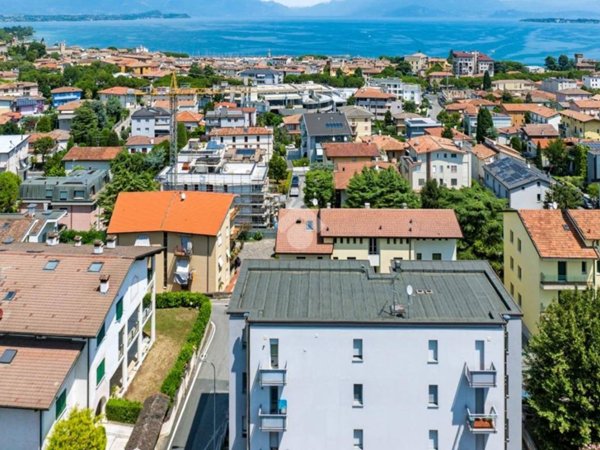 appartamento in vendita a Desenzano del Garda in zona Campeggio sul Vò
