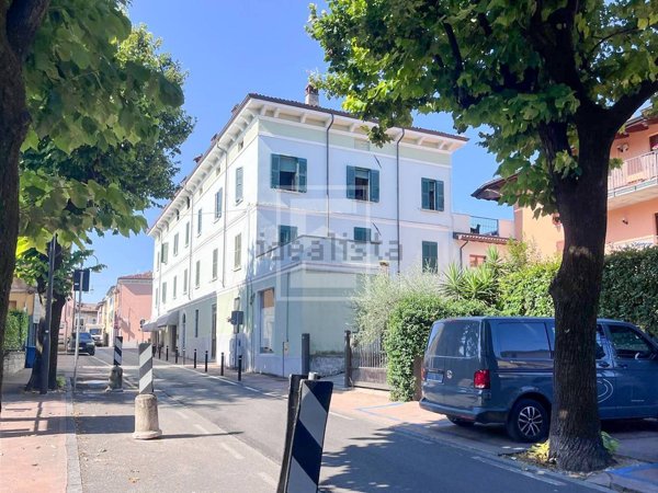 casa indipendente in vendita a Desenzano del Garda in zona Campeggio sul Vò