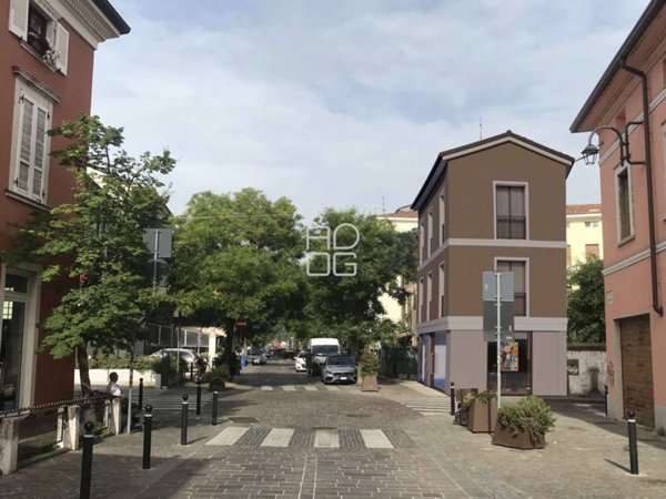 casa indipendente in vendita a Desenzano del Garda