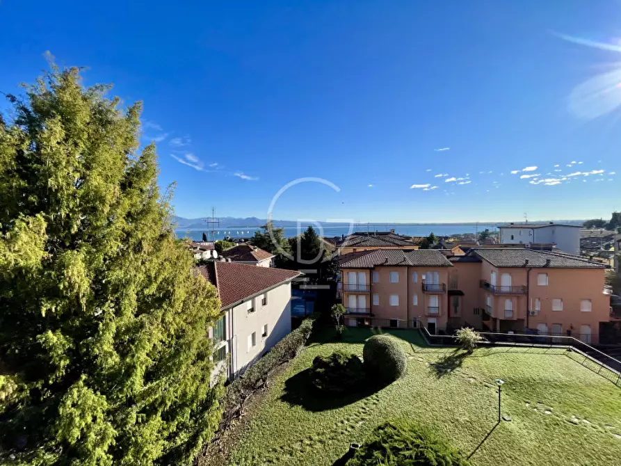 appartamento in vendita a Desenzano del Garda in zona Campeggio sul Vò