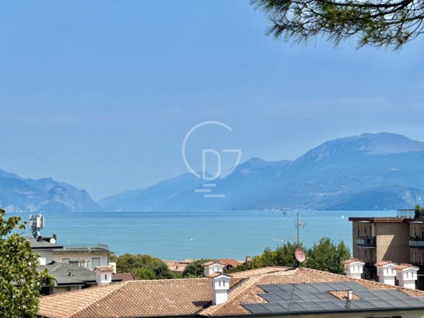 appartamento in vendita a Desenzano del Garda in zona Campeggio sul Vò