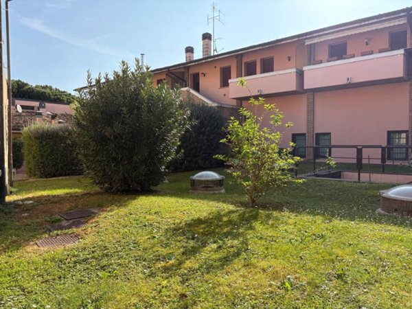 appartamento in vendita a Desenzano del Garda in zona Campeggio sul Vò