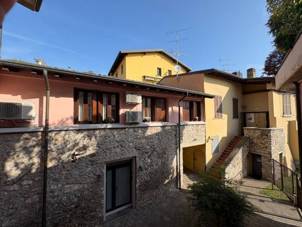 appartamento in vendita a Desenzano del Garda in zona Campeggio sul Vò