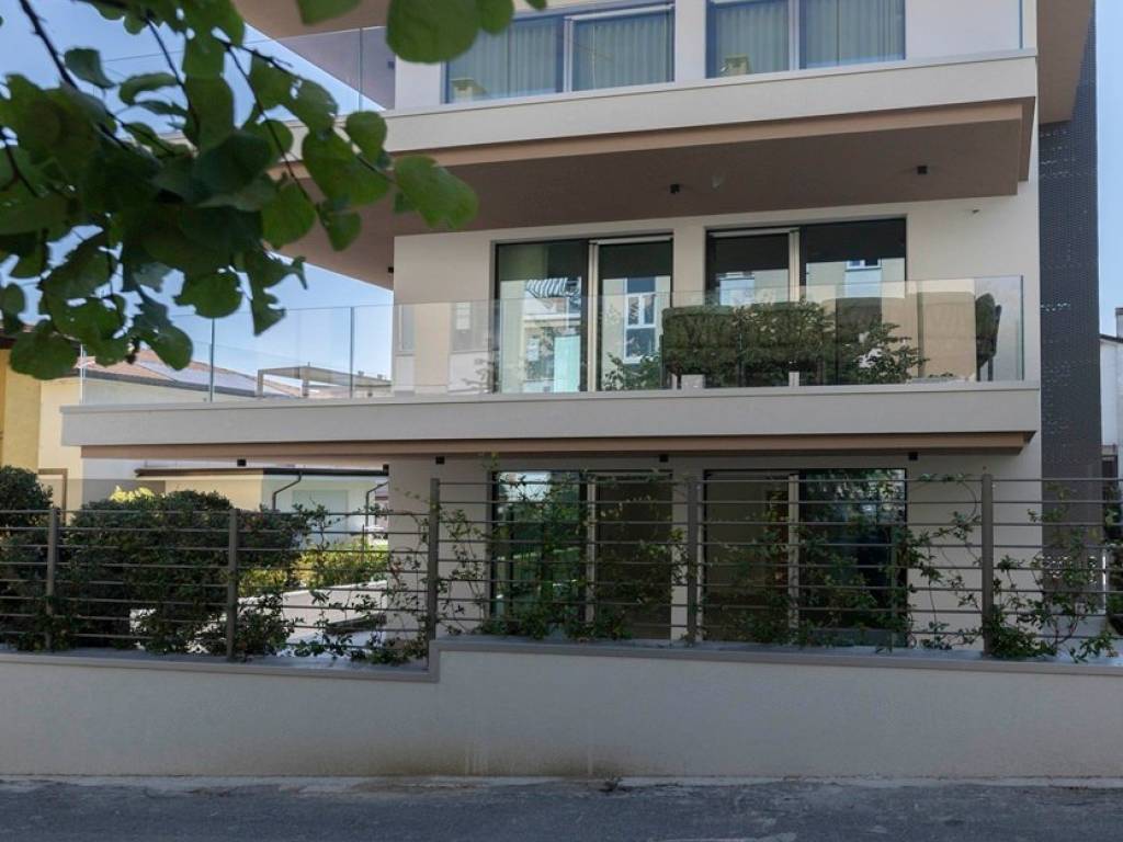 appartamento in vendita a Desenzano del Garda in zona Campeggio sul Vò