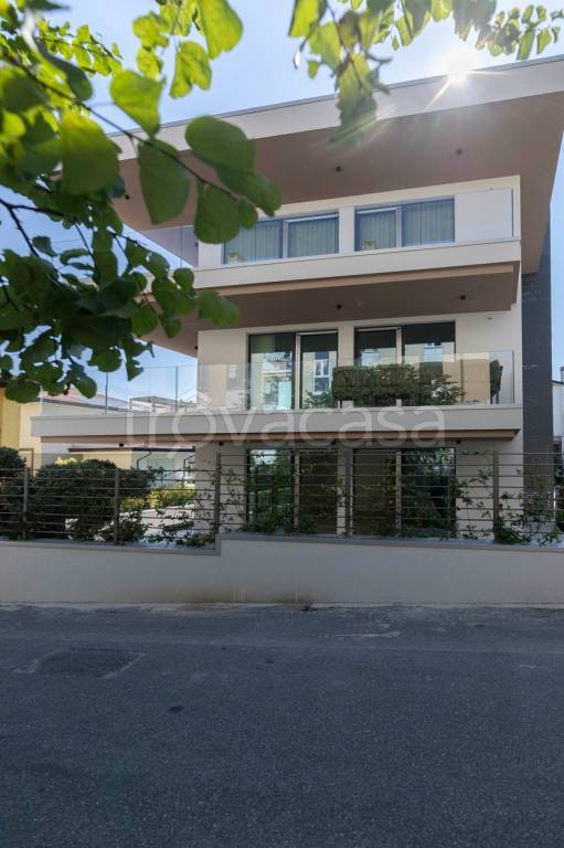 appartamento in vendita a Desenzano del Garda in zona Campeggio sul Vò