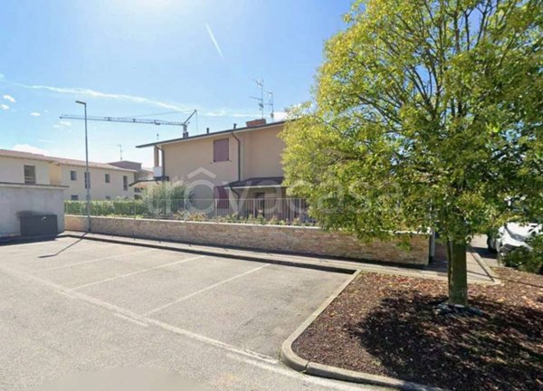 casa indipendente a Desenzano del Garda in zona San Martino della Battaglia