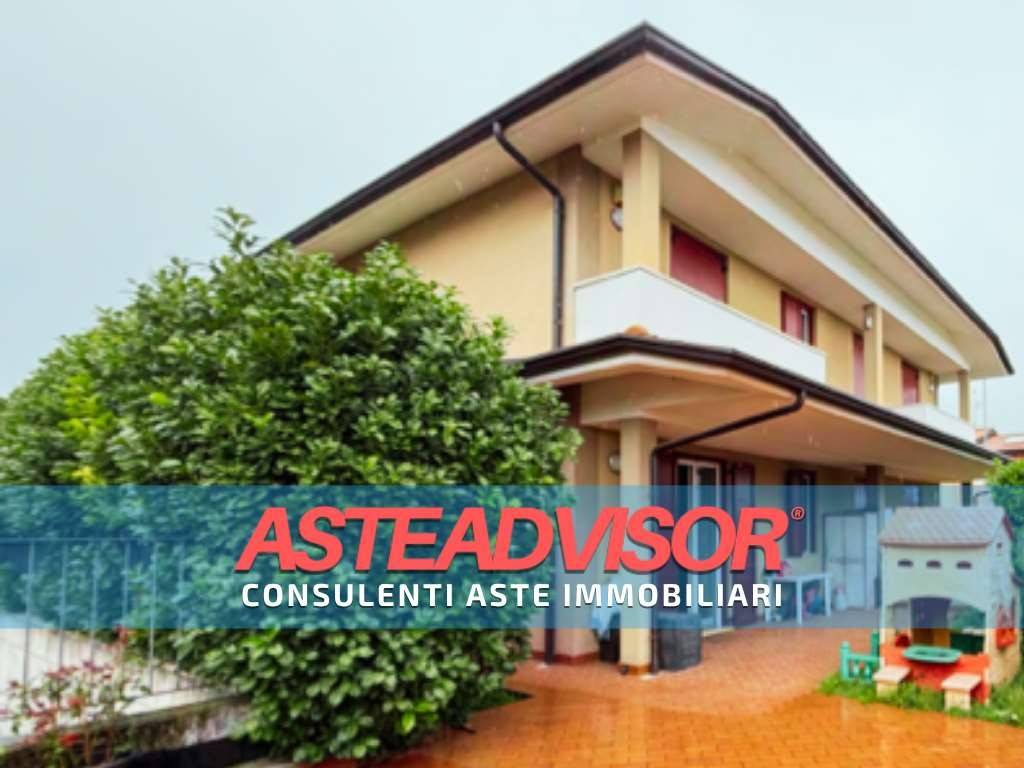 casa indipendente a Desenzano del Garda in zona San Martino della Battaglia