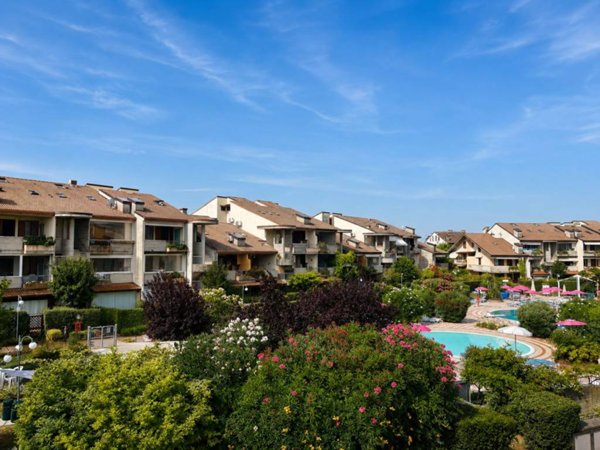 appartamento in vendita a Desenzano del Garda in zona Rivoltella