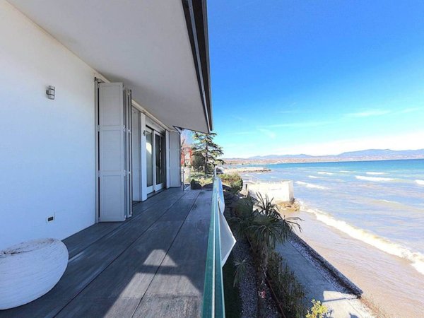 casa indipendente in vendita a Desenzano del Garda in zona Campeggio sul Vò