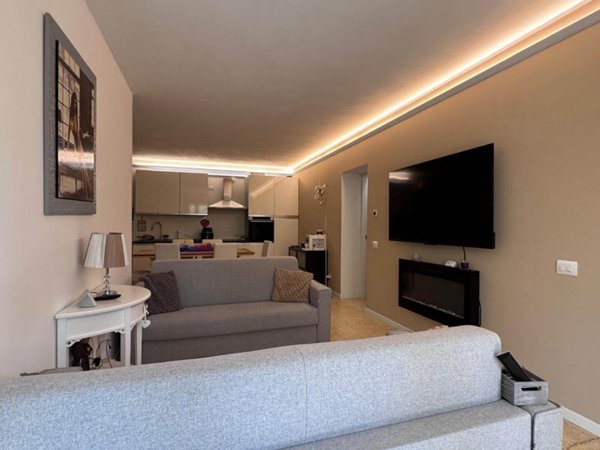 appartamento in vendita a Desenzano del Garda in zona Campeggio sul Vò