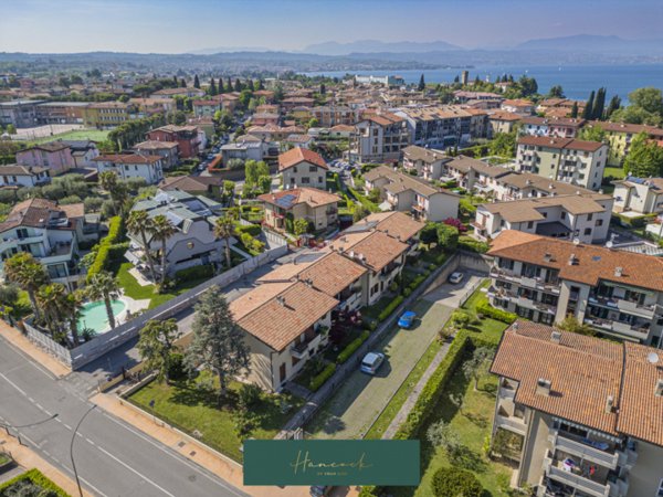casa indipendente in vendita a Desenzano del Garda in zona Rivoltella