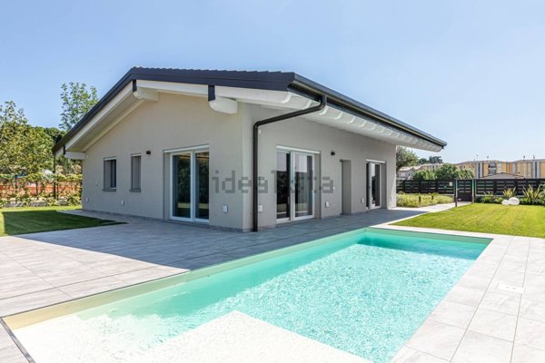 casa indipendente in vendita a Desenzano del Garda