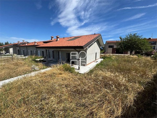 casa indipendente in vendita a Desenzano del Garda in zona Rivoltella