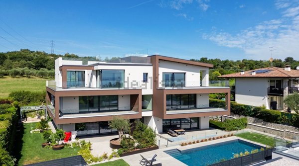 appartamento in vendita a Desenzano del Garda in zona Campeggio sul Vò