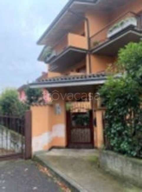 casa indipendente in vendita a Desenzano del Garda