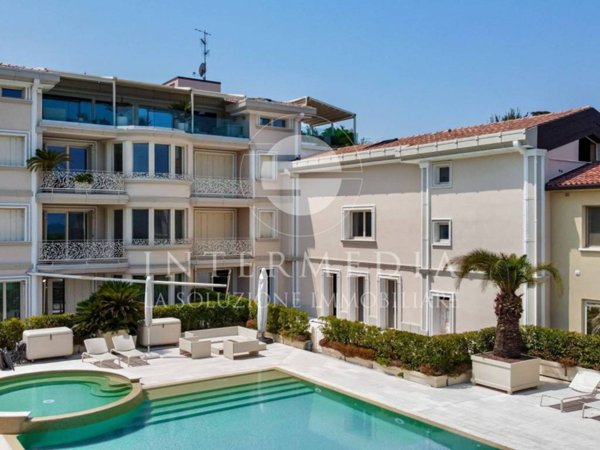 appartamento in vendita a Desenzano del Garda in zona Campeggio sul Vò