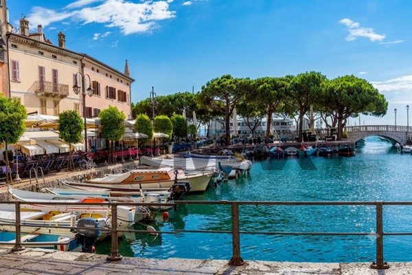 appartamento in vendita a Desenzano del Garda in zona Campeggio sul Vò