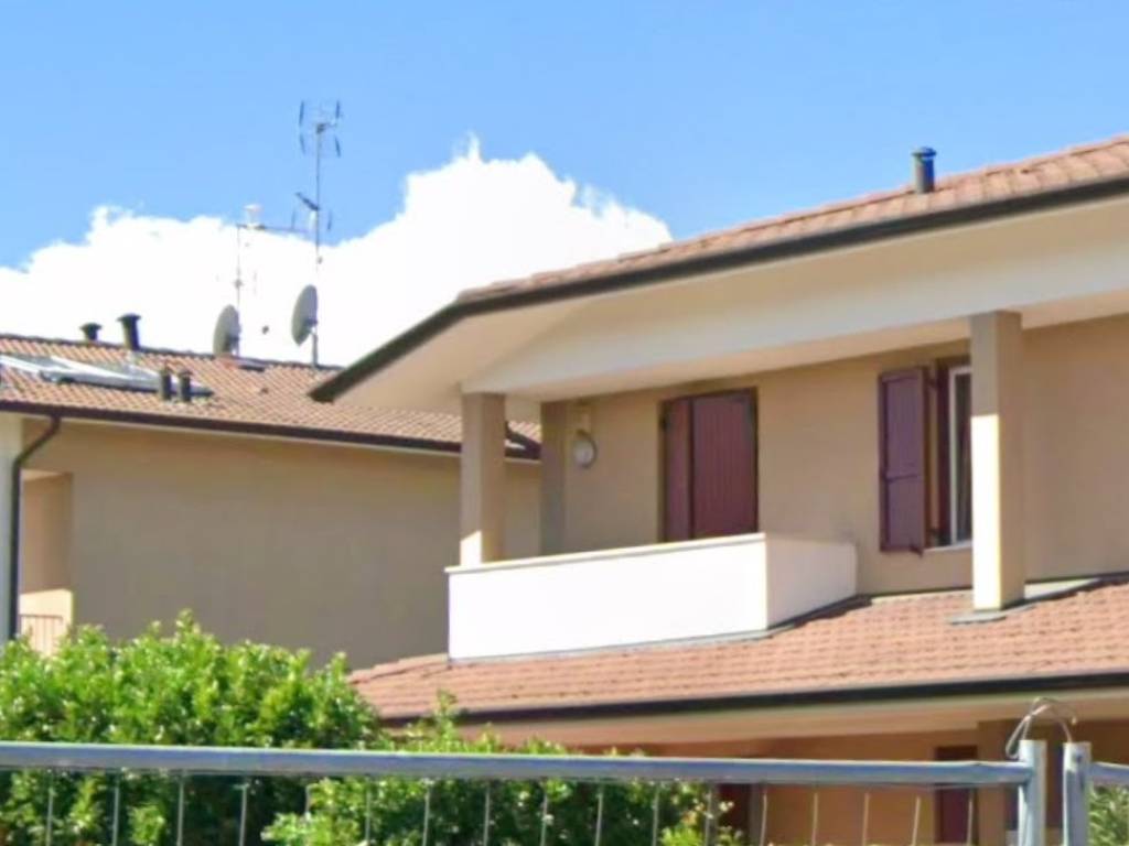 casa indipendente a Desenzano del Garda in zona San Martino della Battaglia