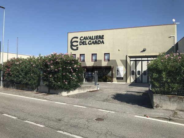 locale commerciale in vendita a Desenzano del Garda