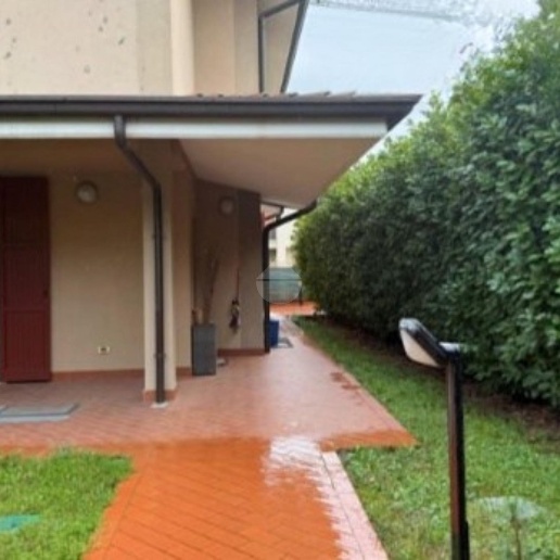 appartamento in vendita a Desenzano del Garda in zona Campeggio sul Vò