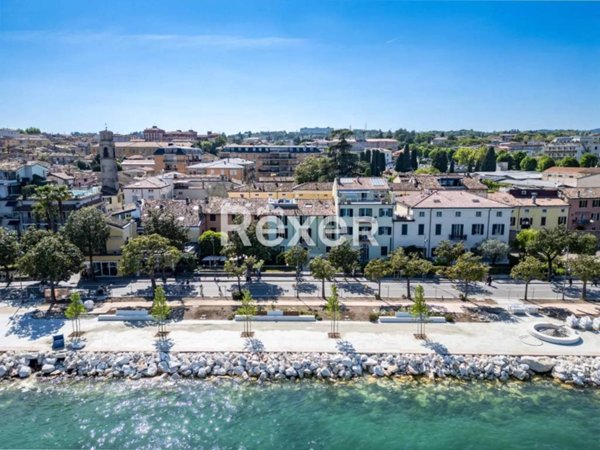 casa indipendente in vendita a Desenzano del Garda in zona Campeggio sul Vò