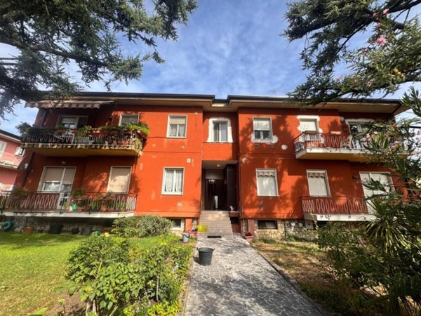 appartamento in vendita a Desenzano del Garda in zona Campeggio sul Vò