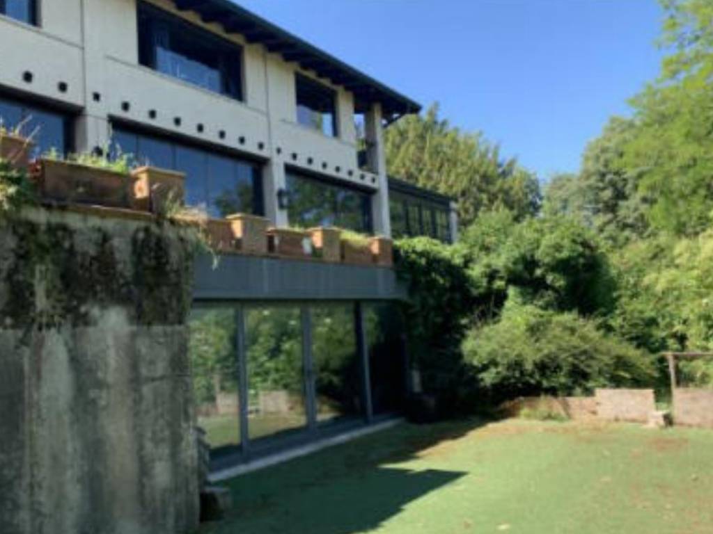 casa indipendente in vendita a Desenzano del Garda