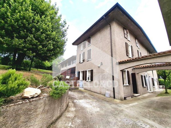casa indipendente in vendita a Desenzano del Garda in zona San Pietro