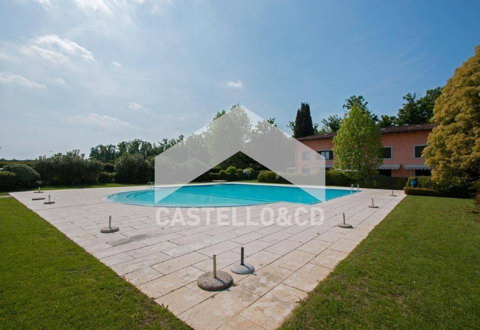 appartamento in vendita a Desenzano del Garda in zona Rivoltella