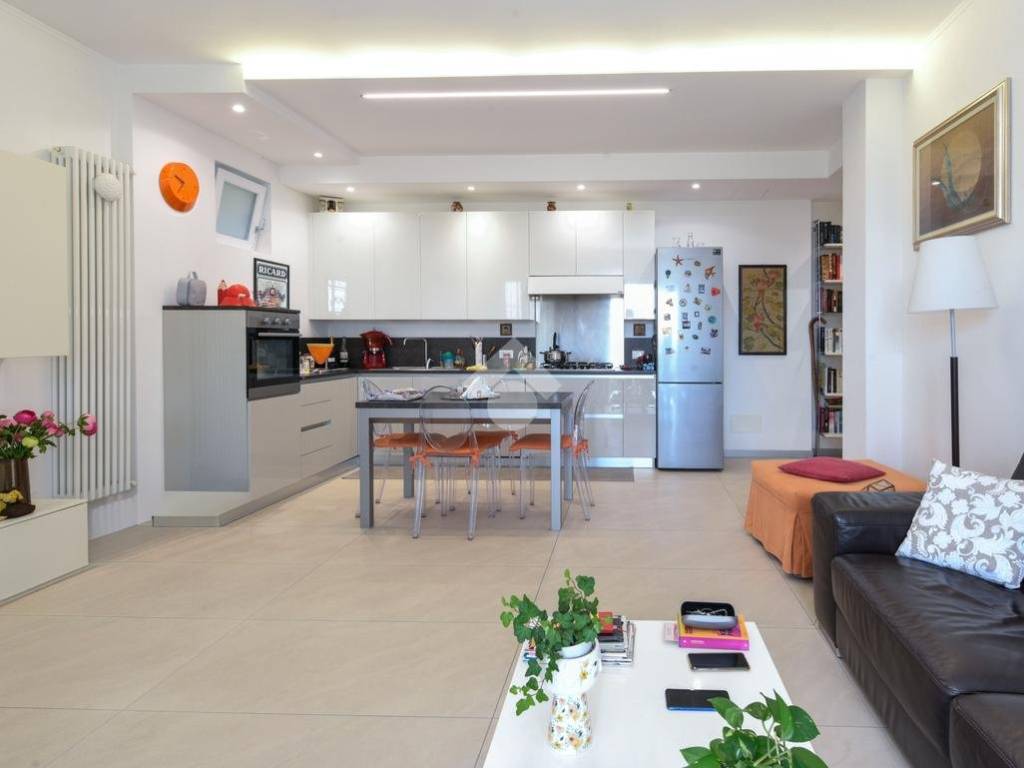 appartamento in vendita a Desenzano del Garda in zona Campeggio sul Vò