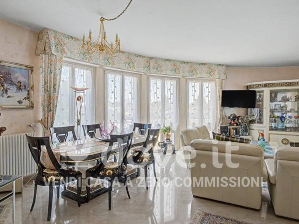 appartamento in vendita a Desenzano del Garda in zona Campeggio sul Vò