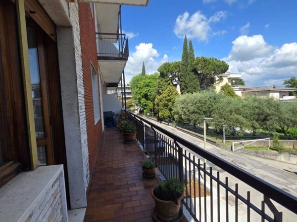 appartamento in vendita a Desenzano del Garda in zona Campeggio sul Vò