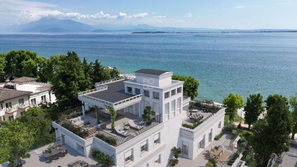 appartamento in vendita a Desenzano del Garda in zona Campeggio sul Vò