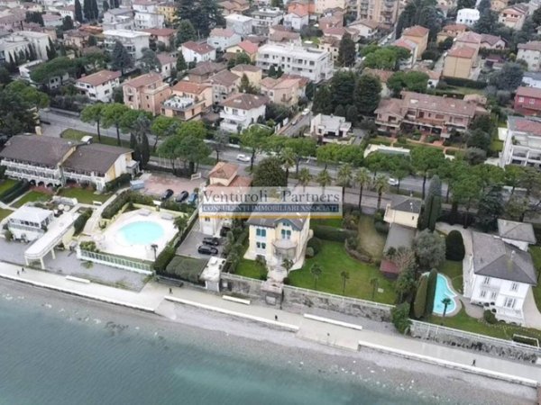 appartamento in vendita a Desenzano del Garda in zona Campeggio sul Vò