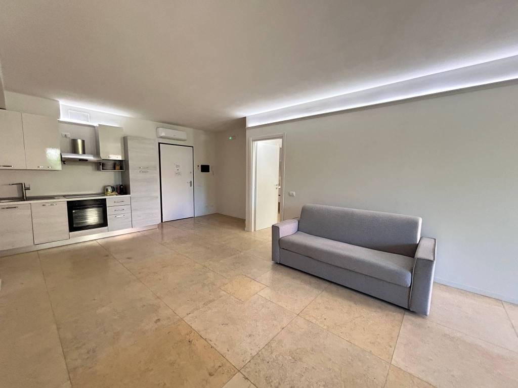 appartamento in vendita a Desenzano del Garda in zona Rivoltella