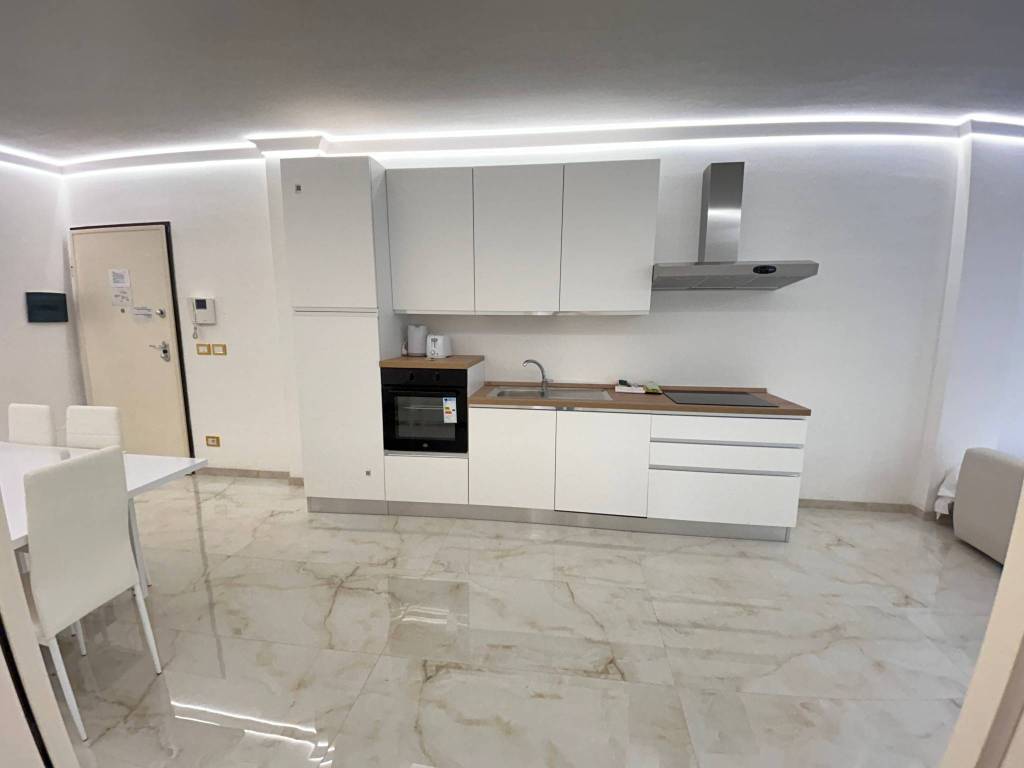 appartamento in vendita a Desenzano del Garda in zona Rivoltella