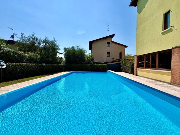 appartamento in vendita a Desenzano del Garda in zona Rivoltella